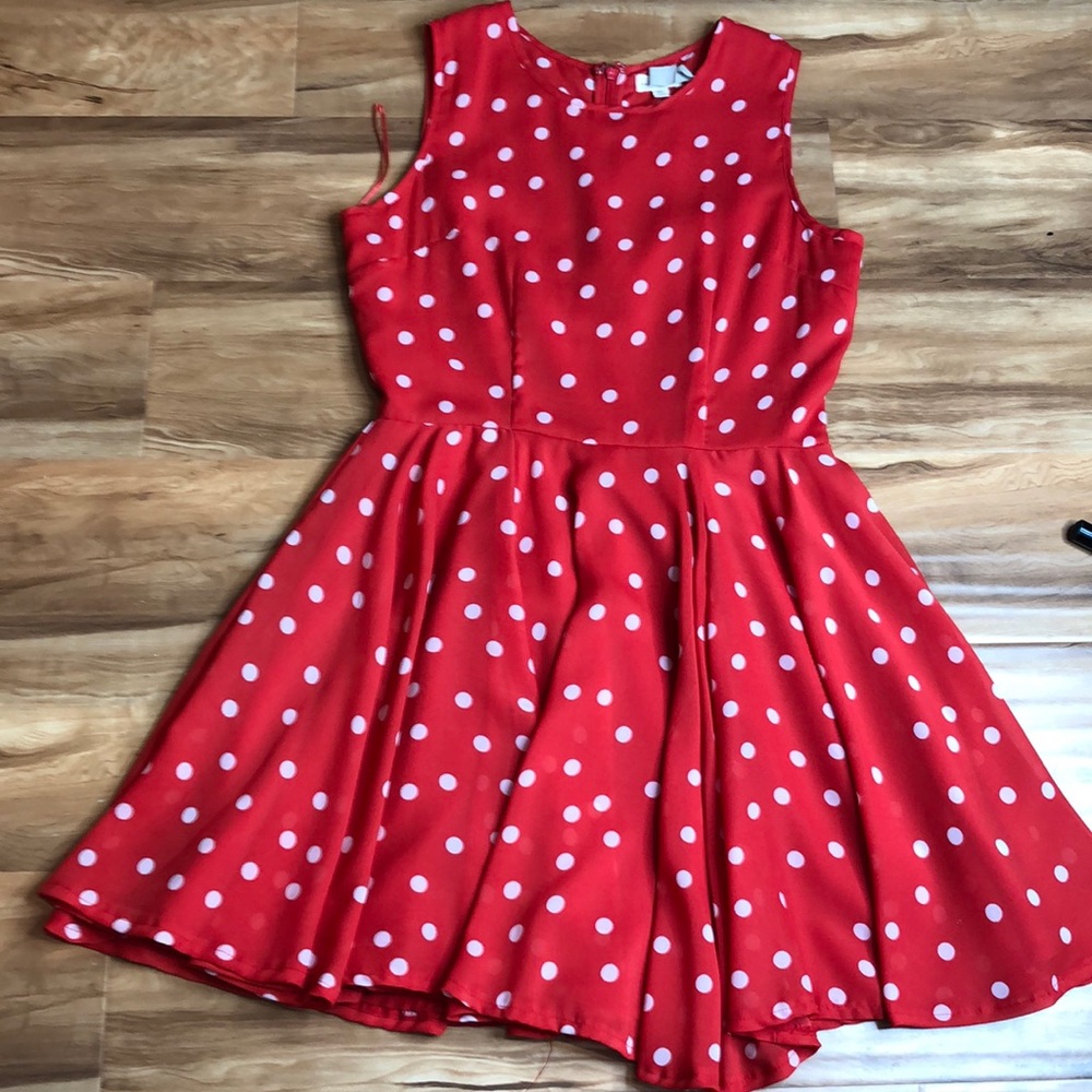 Fun, above the knee dress. Can be dressed up/down